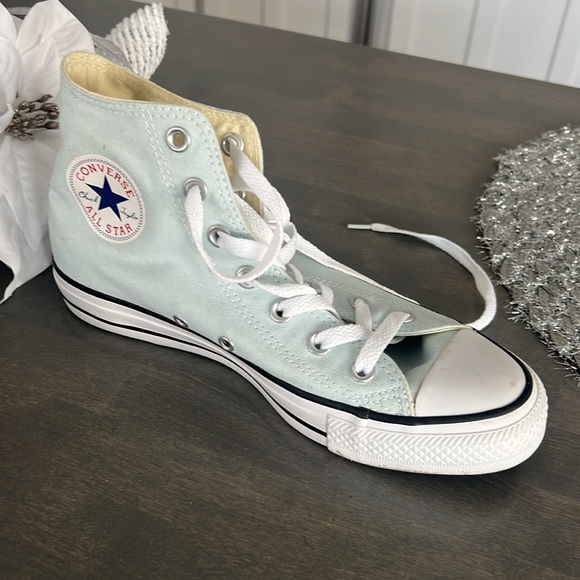 Converse shoes size 8 - Picture 2 of 6